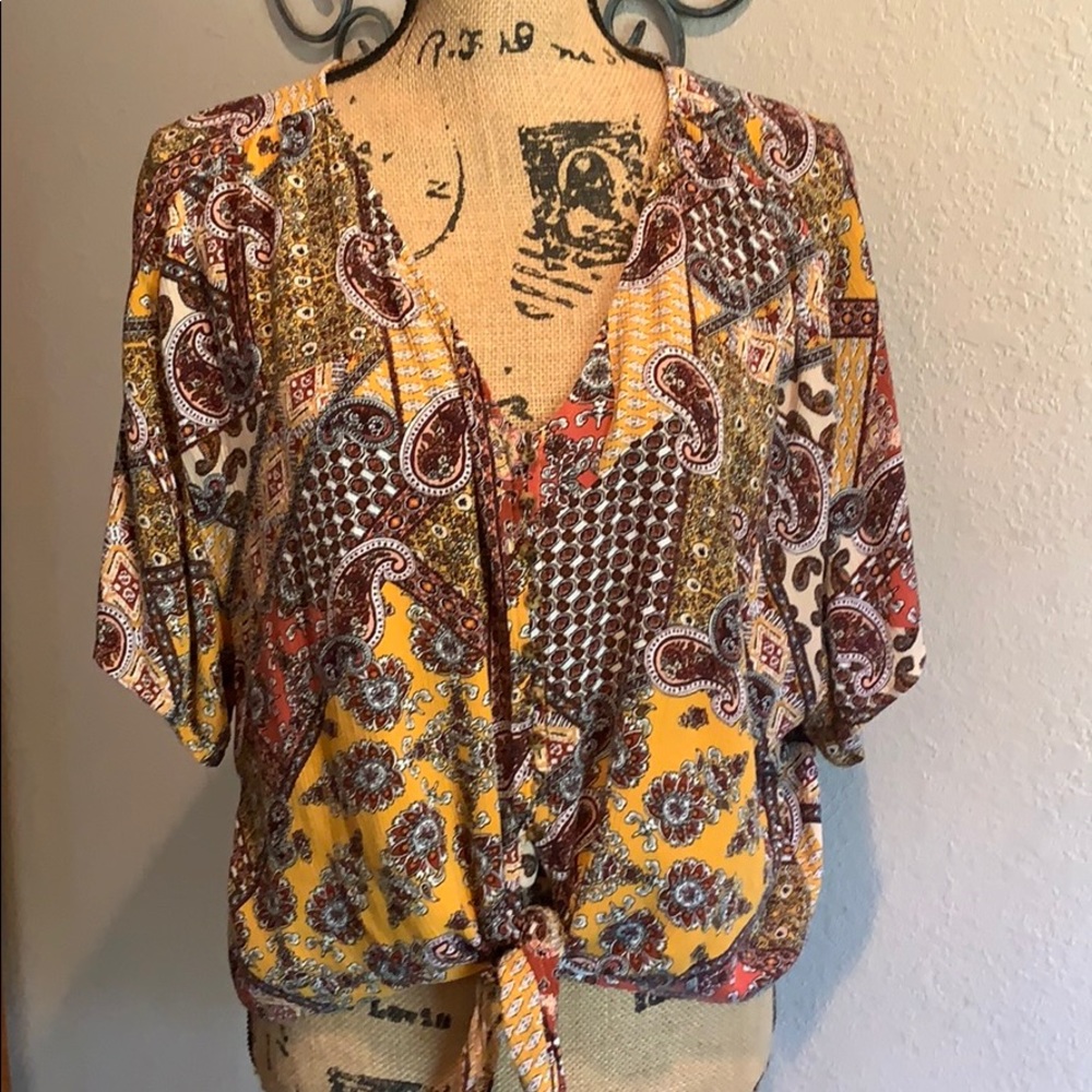 💕💕 3 for 15.00 Super cute summer front tie shirt